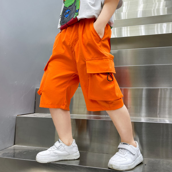 Модерни момчешки панталони с големи джобове 