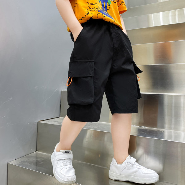 Модерни момчешки панталони с големи джобове 