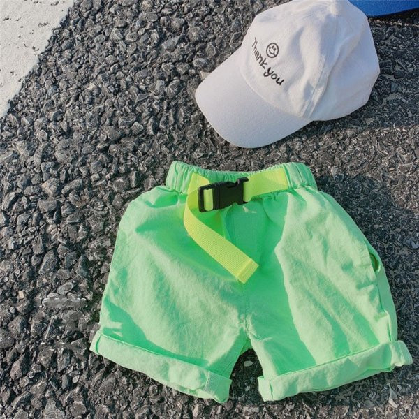 Gyermek nyári nadrág övvel és zsebekkel