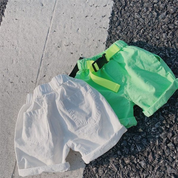 Gyermek nyári nadrág övvel és zsebekkel