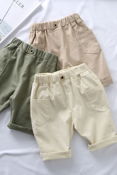 Ležerne kratke hlače s elastičnim strukom i džepovima