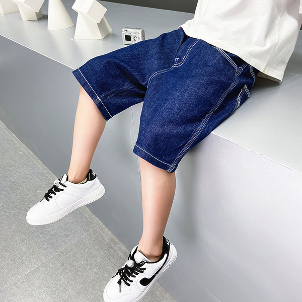 Moodsad taskute ja nööbiga lasteteksad