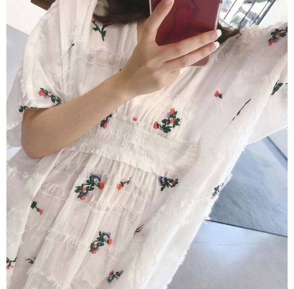 Sieviešu kleita ar garu piegriezumu grūtniecēm