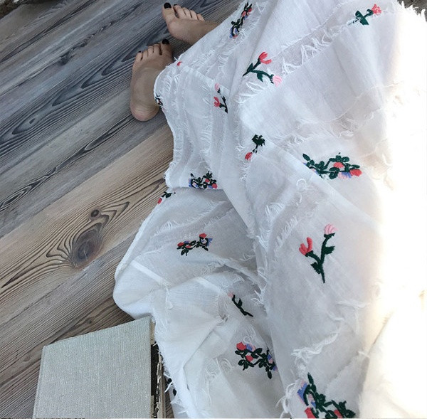 Sieviešu kleita ar garu piegriezumu grūtniecēm