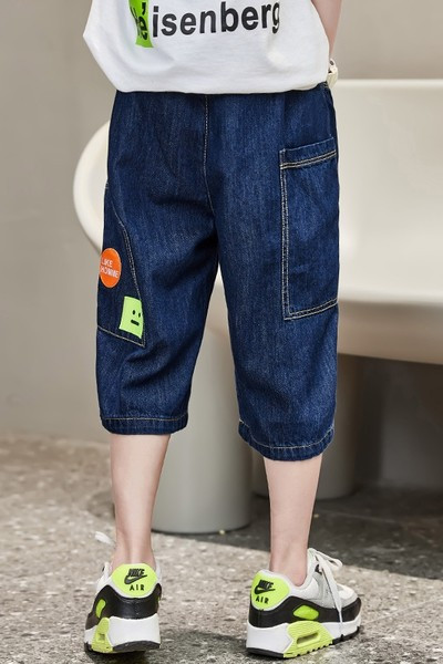 Актуални детски дънки с джобове и връзки 