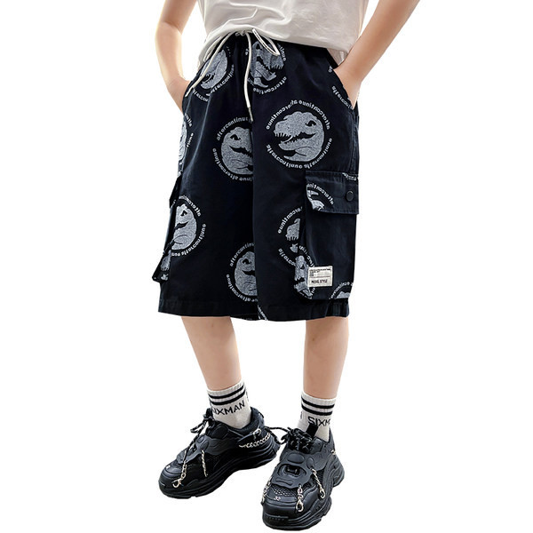 Laste lühikesed püksid aplikatsiooni ja nööbiga küljetaskuga