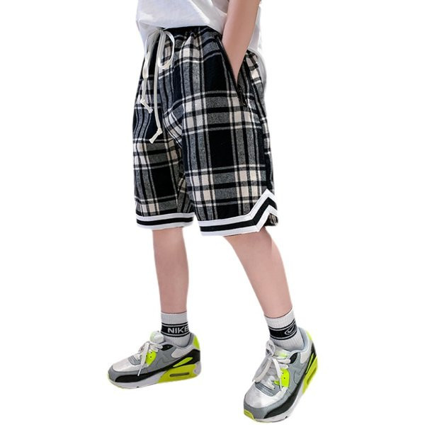 Lühikesed mustad lipsudega suvepüksid