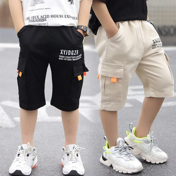 Küljetaskute ja kirjadega suvepüksid poistele