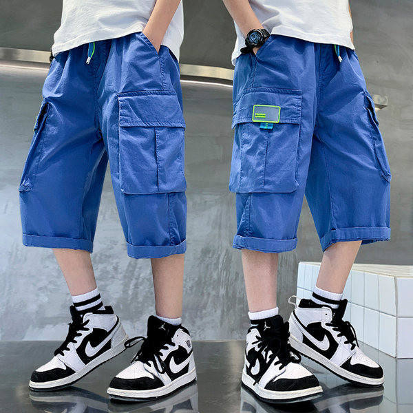 Modern, kék színű zsebes gyereknadrág