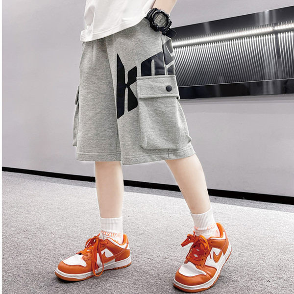 Gyermek rövidnadrág szürke és fekete zsebekkel