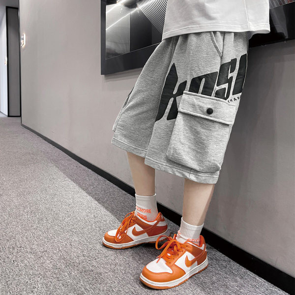 Gyermek rövidnadrág szürke és fekete zsebekkel