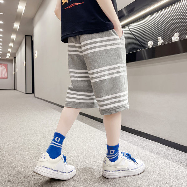 Laste vabaaja laiad taskutega püksid