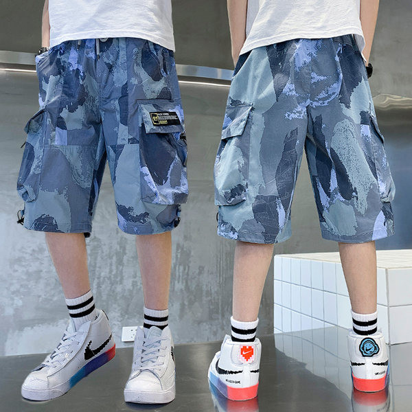 Gyerek terepszínű nadrág zsebekkel és nyakkendőkkel