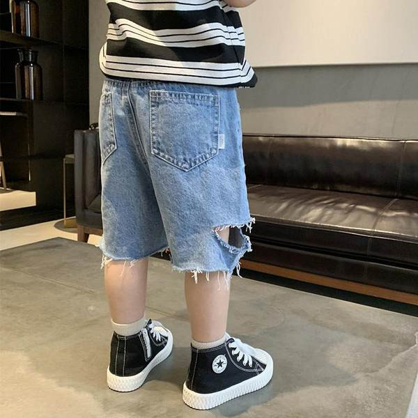 Széles farmer szakadt hatással