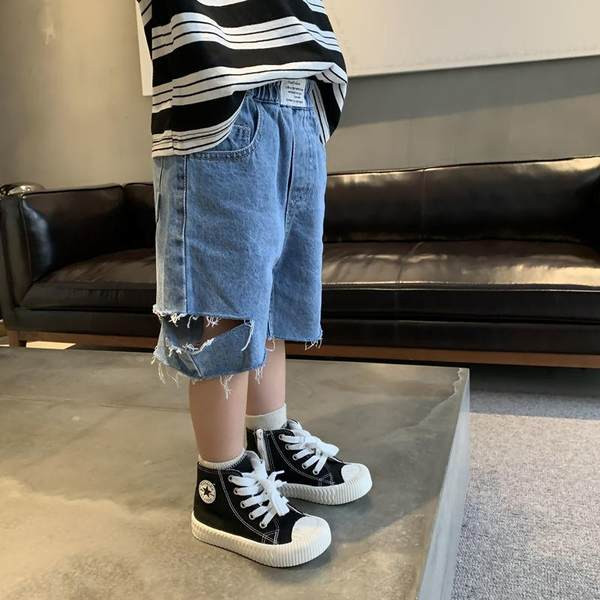 Széles farmer szakadt hatással