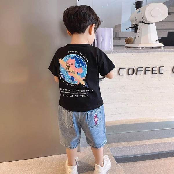 Új modell rövid farmer színes hímzéssel