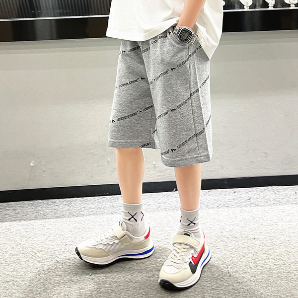 Laste vabaaja 3/4 püksid kirjadega