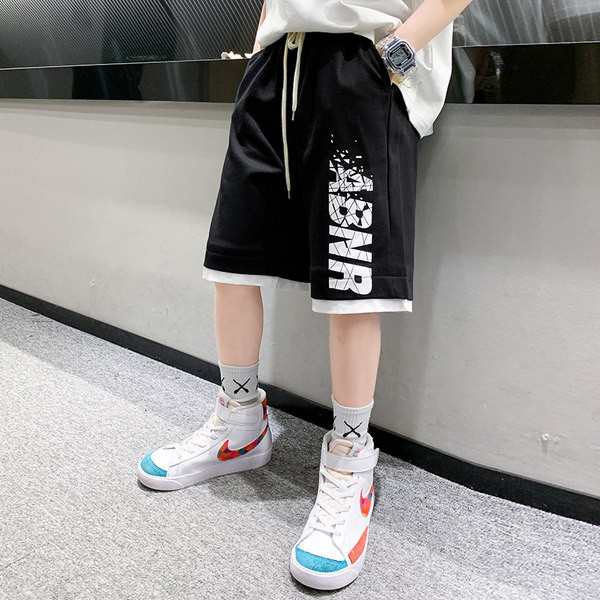 Детски къси панталони с връзки и надпис 