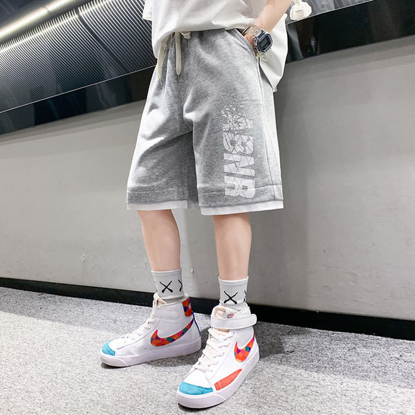 Детски къси панталони с връзки и надпис 