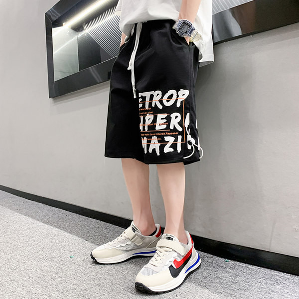 Laste lühikesed püksid kirjade ja lipsudega