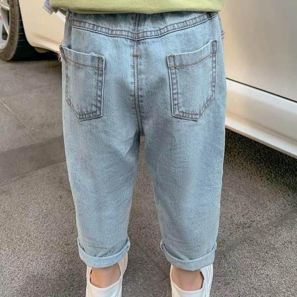 Модерни дънкови панталони с 7/8 дължина и скъсан ефект