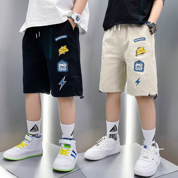 Laste lühikesed püksid tikandite ja lipsudega