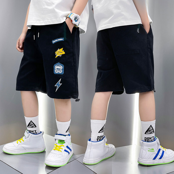 Laste lühikesed püksid tikandite ja lipsudega