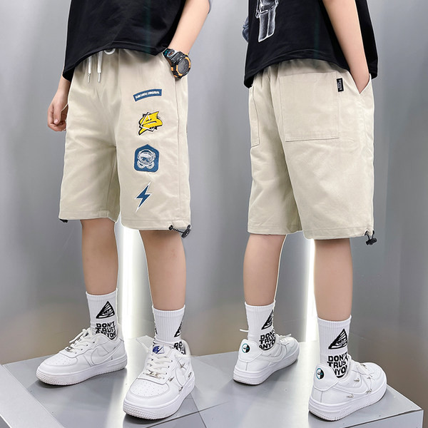 Laste lühikesed püksid tikandite ja lipsudega