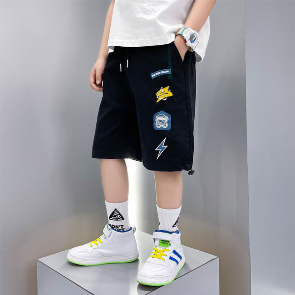 Laste lühikesed püksid tikandite ja lipsudega