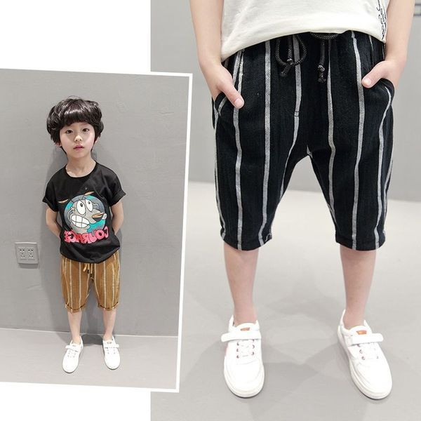 Раирани детски панталони за момчета в свободен модел 