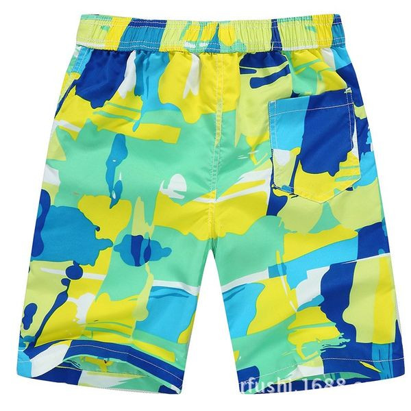 Spalvingi vaikiški šortai berniukams, tinkantys paplūdimiui