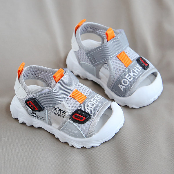 Takjapaeladega beebisandaalid - poistele