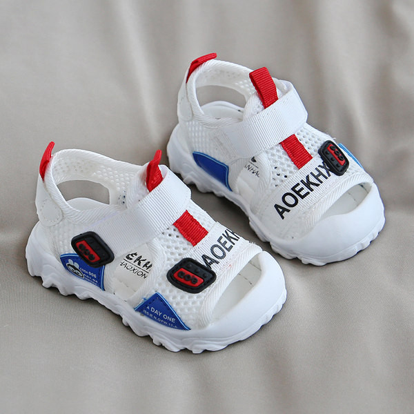 Takjapaeladega beebisandaalid - poistele