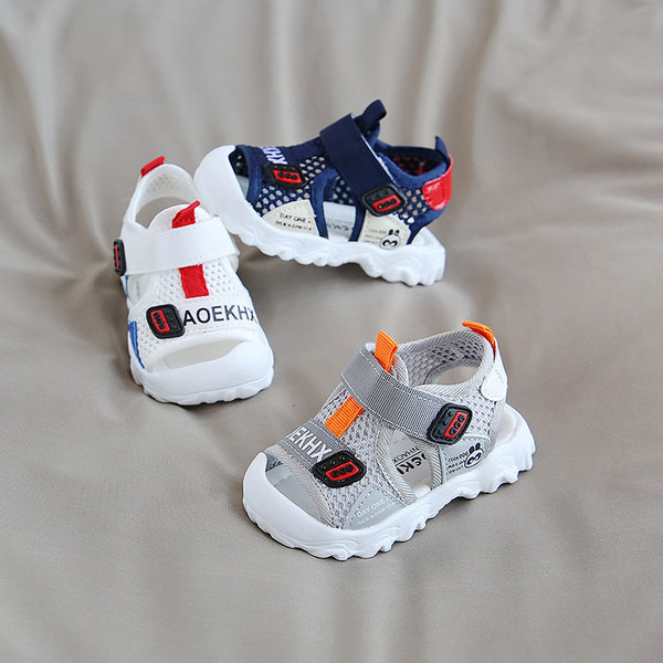 Takjapaeladega beebisandaalid - poistele