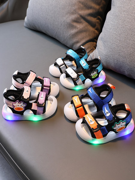 Бебешки сандали със светеща подметка и лепенки 