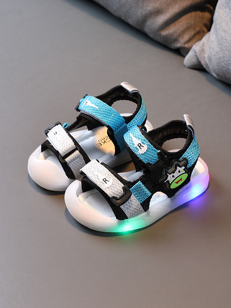 Бебешки сандали със светеща подметка и лепенки 
