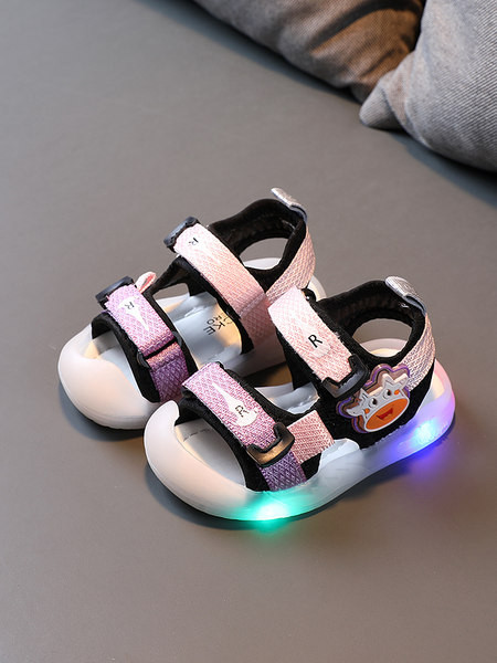 Бебешки сандали със светеща подметка и лепенки 