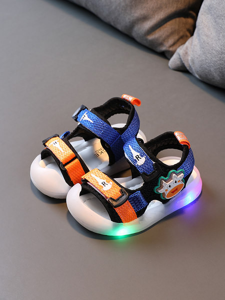 Бебешки сандали със светеща подметка и лепенки 