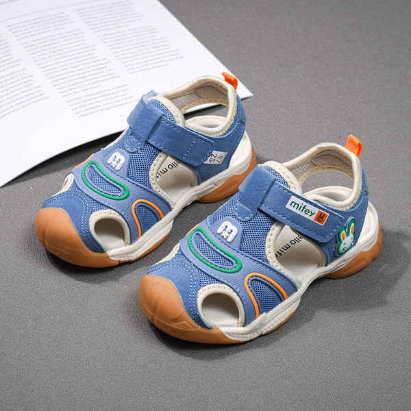 Бебешки сандали с велкро закопчаване 