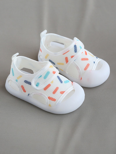 Летни бебешки обувки с цветни мотиви и велкро закопчаване