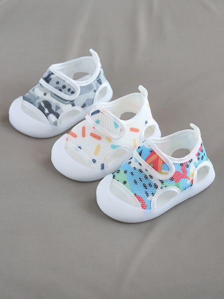 Летни бебешки обувки с цветни мотиви и велкро закопчаване