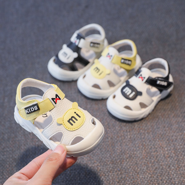 Бебешки сандали с велкро лепенка и 3D елемент
