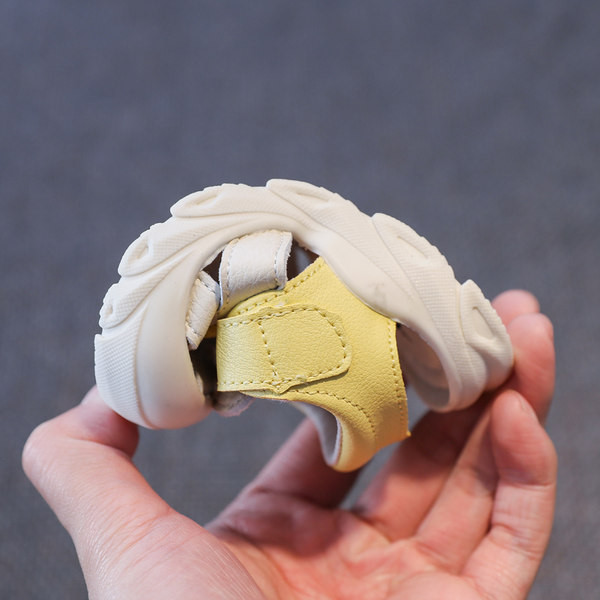 Бебешки сандали с велкро лепенка и 3D елемент