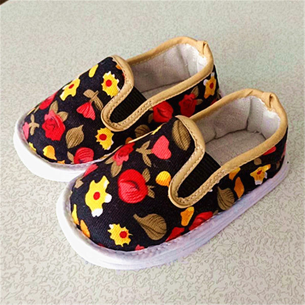 Бебешки мокасини от текстил с апликации