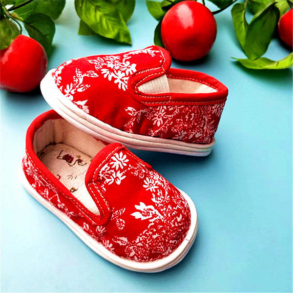 Бебешки мокасини от текстил с апликации