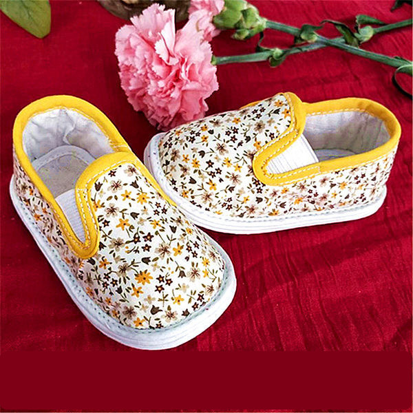 Бебешки мокасини от текстил с апликации