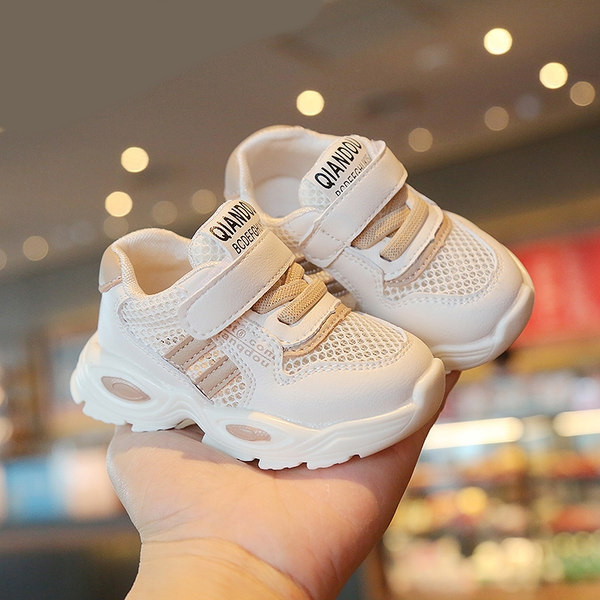 Бебешки обувки с лепенка подходящи за момичета 