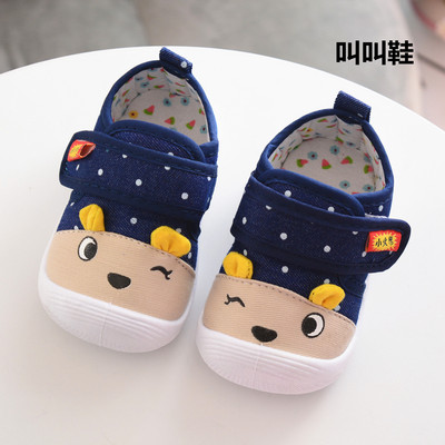 Бебешки обувки с велкро закопчаване и 3D апликации