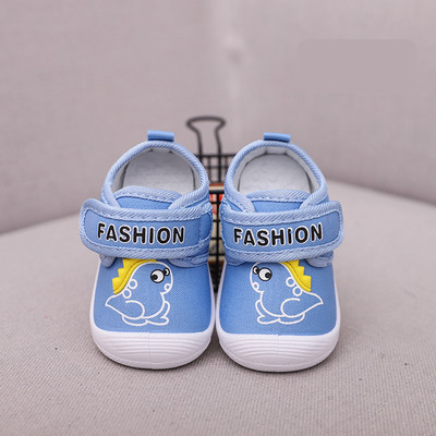 Бебешки обувки с велкро закопчаване и 3D апликации
