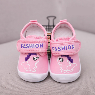 Бебешки обувки с велкро закопчаване и 3D апликации